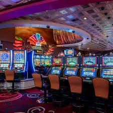 Transparent payout settlement Multiple player hands settled on roulette outcome